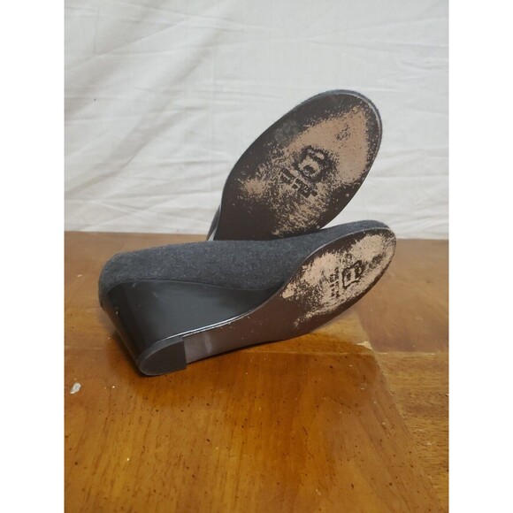 Stuart Weitzman Wedge Gray Wool Heels Shoes 7.5 M 3"  Pump Round Toe - Picture 6 of 7